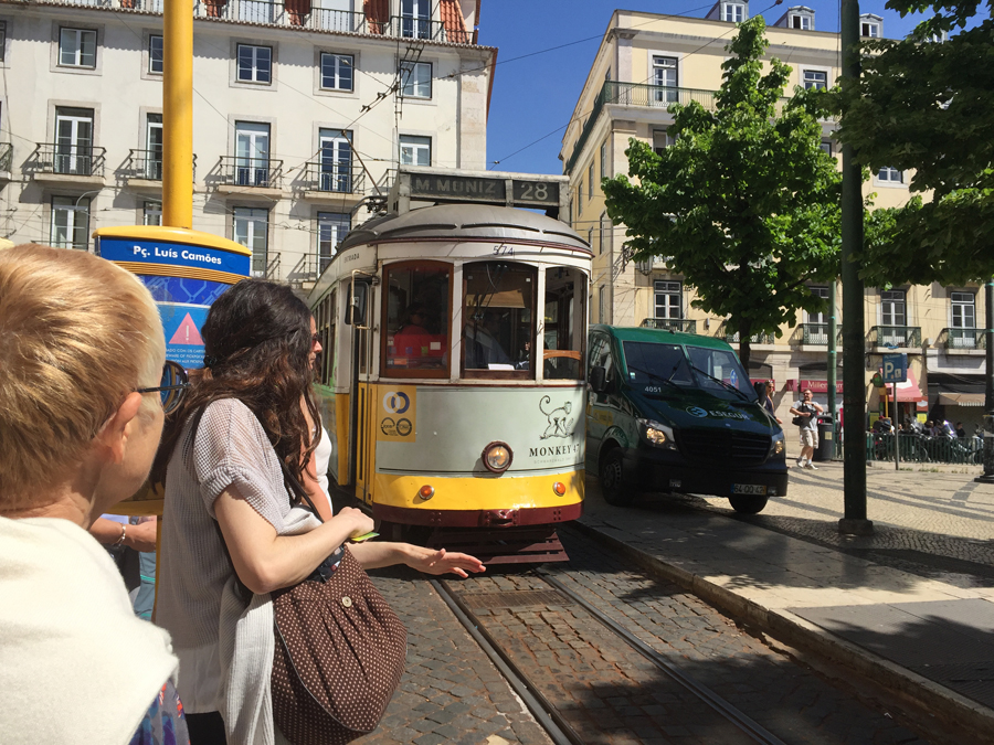 Tram jaune N° 28