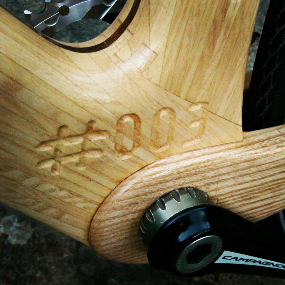 VELO EN BOIS NUMEROTE