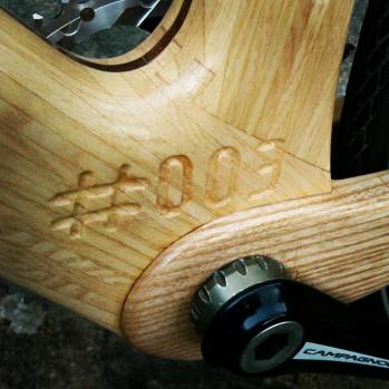 VELO EN BOIS NUMEROTE