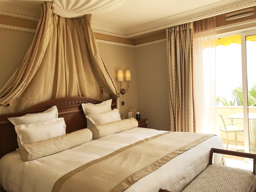 CLUB DE LA CAVALIERE CHAMBRE