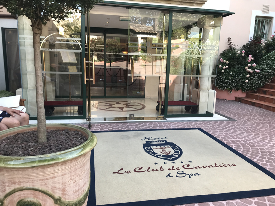 CLUB DE LA CAVALIERE ENTREE