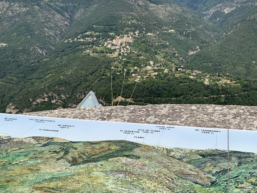 BAIROLS TABLE ORIENTATION