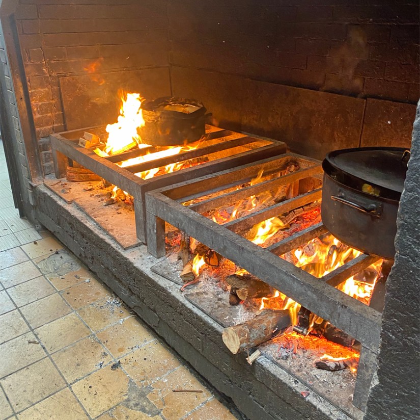 CHEZ RAYMOND FEU DE BOIS