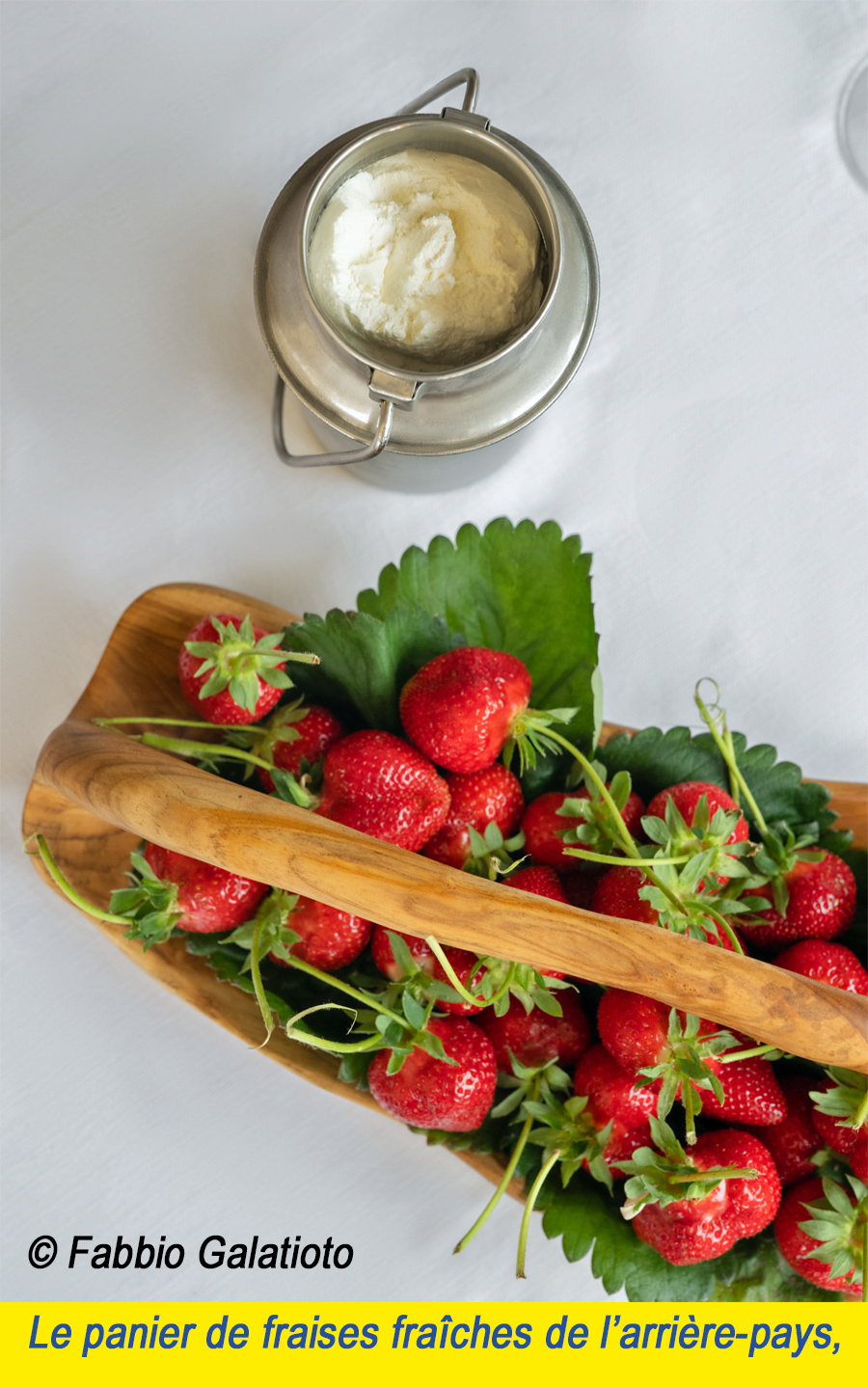 RESTAURANT MAISON FONFON MONACO-30-Le panier de fraises fraîches de l’arrière-pays, crème vanillée