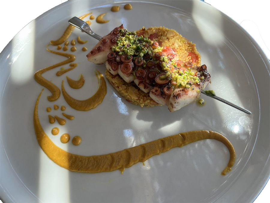 AMAREA ROMOLO brochette de poulpe grillé coucous au petits légumes sauce curry