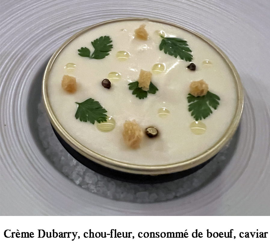 Le Jules Verne : Amuse Bouche à la crème Dubarry et caviar