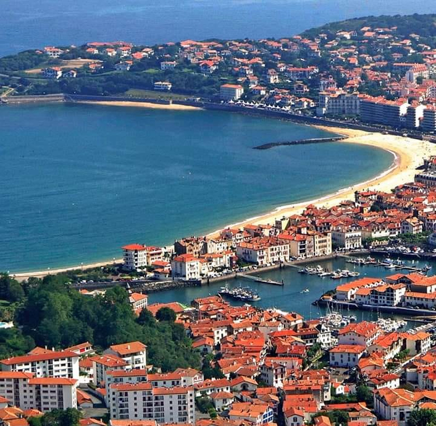 SAINT JEAN DE LUZ VUE la plage et le port
