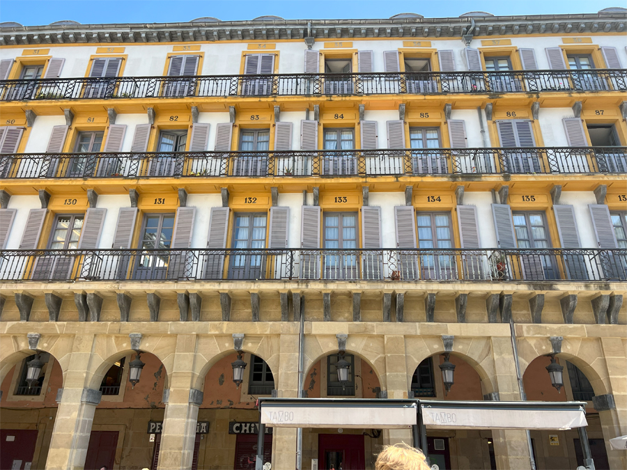 SAN SEBASTIAN LA PLAZA DE TOROS QUI A CONSERVÉ LES NUMEROS DES LOGES