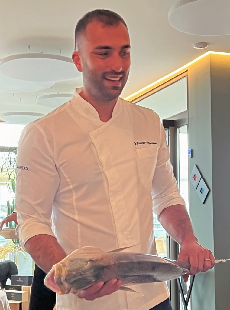 MARIXX  CHEF RICARDO QUI PRESENTE UN DENTI